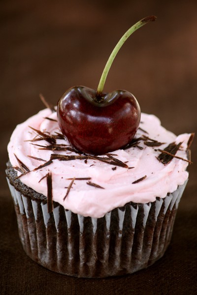 Chocolate Cherry Swirl Cupcakes With Cherry ButtercreamApplePins.com