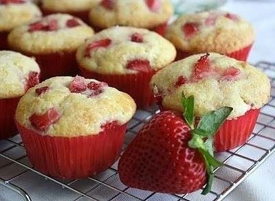 muffins strawberries muffin morango sweets