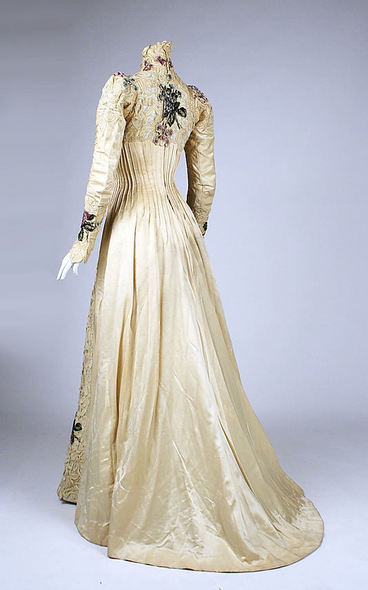 Dress, ca 1900 NYC, the Met MuseumApplePins.com
