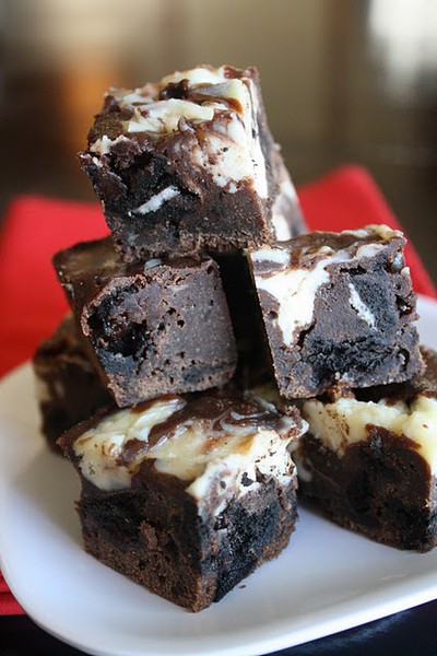 Oreo and cream cheese brownies.ApplePins.com